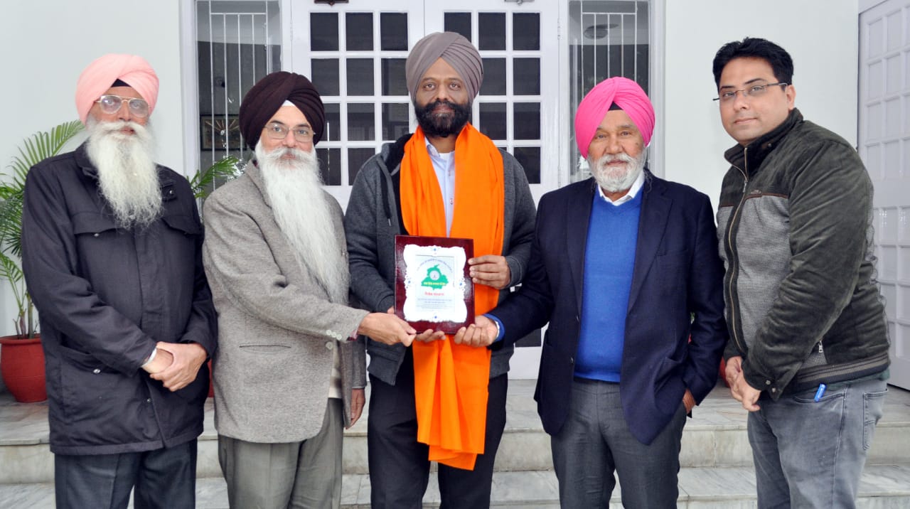 Dr. Sandeep Singh Deol, a specialist in eye operations based in the UK, was honored at Guru Nanak Mission Hospital, Dhahan Claren.
